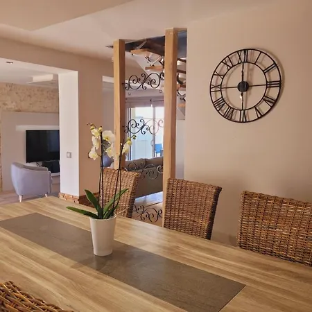 L'inattendu, Jolie Maison Briarde Avec Jacuzzi *