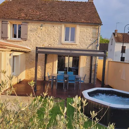 L'inattendu, Jolie Maison Briarde Avec Jacuzzi בית נופש Chenoise